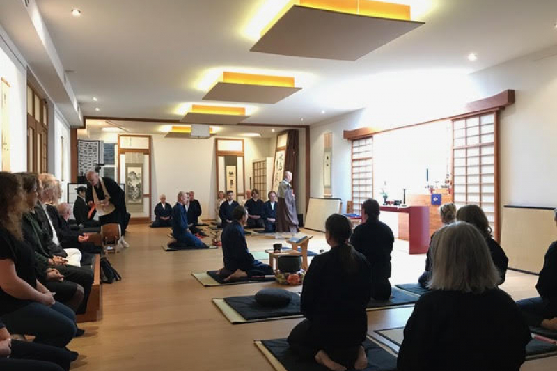 Zen Veranstaltung im Seminarraum