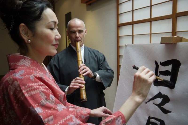 Misayo Kawashima Kalligraphie und Dokuho Shakuhachi