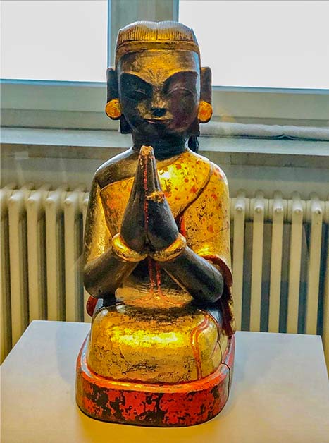 Buddhas Efefrau Yashodhara - Statue im Museum der fünf Kontinente