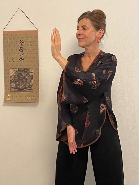 Lucie Kanis - Übungen bei en Sechs Harmonien - QiGong