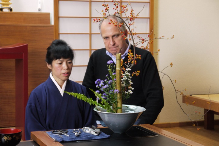 Motiv Ikebana Blumenkunst- Workshop mit Meisterin Seikei Sachiko Oishii-Hess